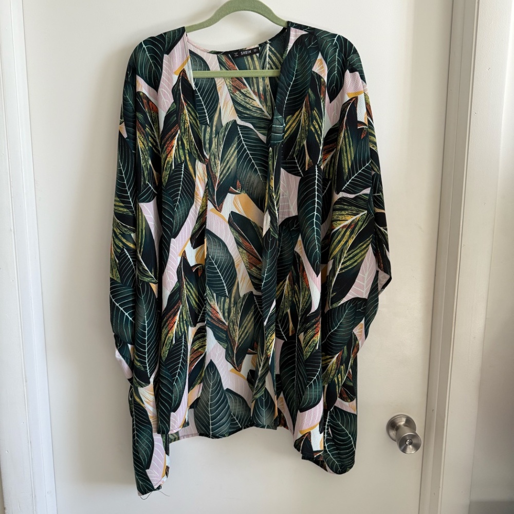 Plus size Kimono size L but it fits oversized like a 4-5XL